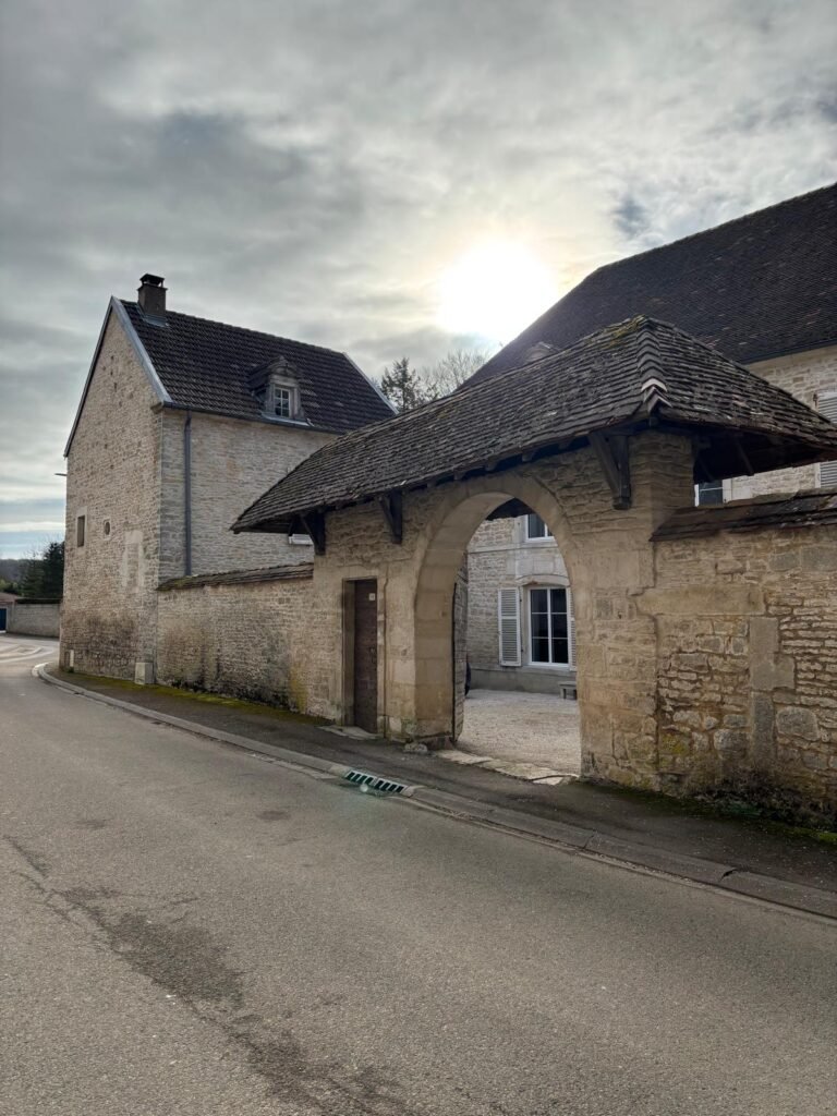 Accès au parking Au Charme du Foulon, chambres d'hôtes à Chamarandes.