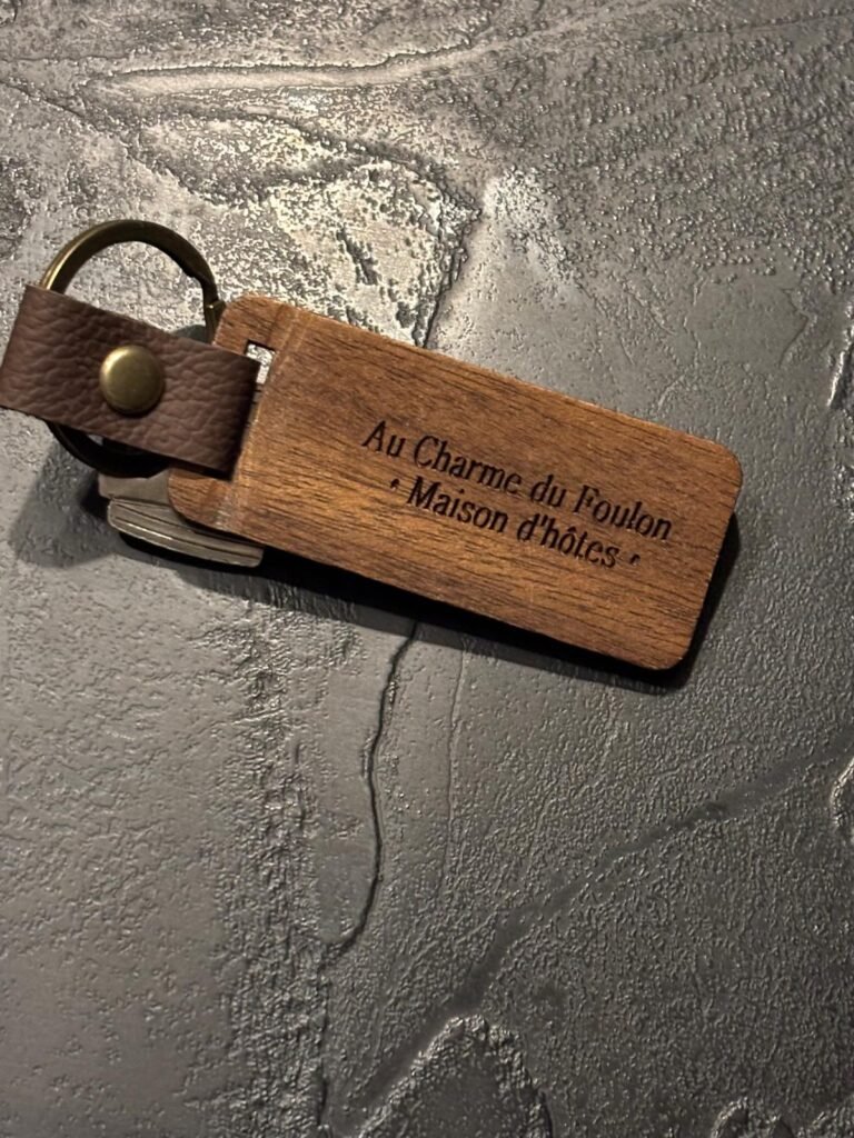 La clef de la chambre d'hôtes Au Charme du Foulon près de Chaumont, à Chamarandes Choignes.
