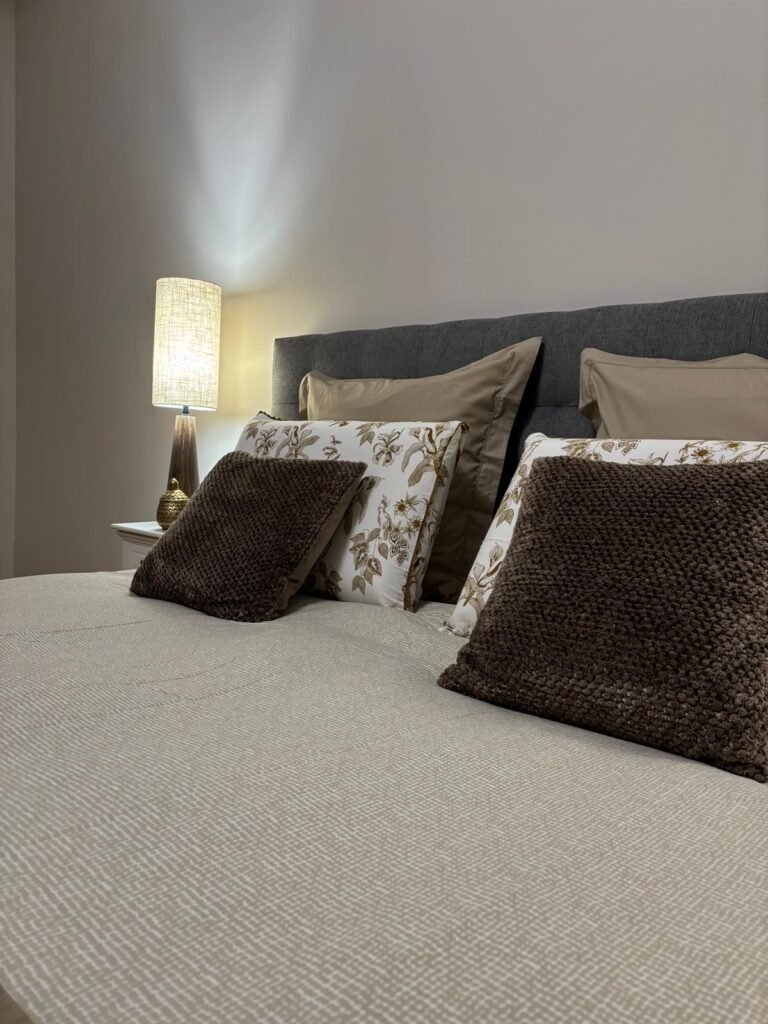 Le linge de lit de qualité pour la chambre d'hôtes La Parenthèse à Chamarandes Choignes.