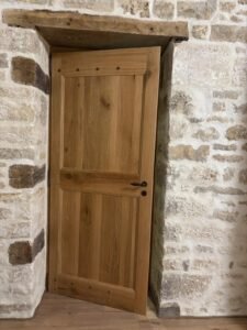 La porte d'accès à la salle de bain de la chambre d'hôtes La Parenthèse à Chamarandes